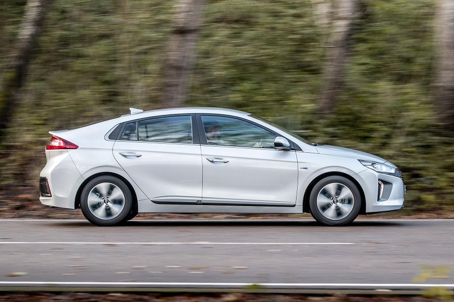  Hyundai IONIQ plug-in hybrid (AE) 2017 года  (UK) (фото 34 из 34)